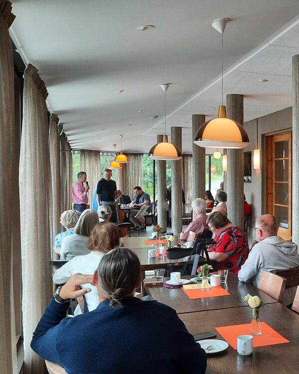 Uiskola_torstai_1_pysty